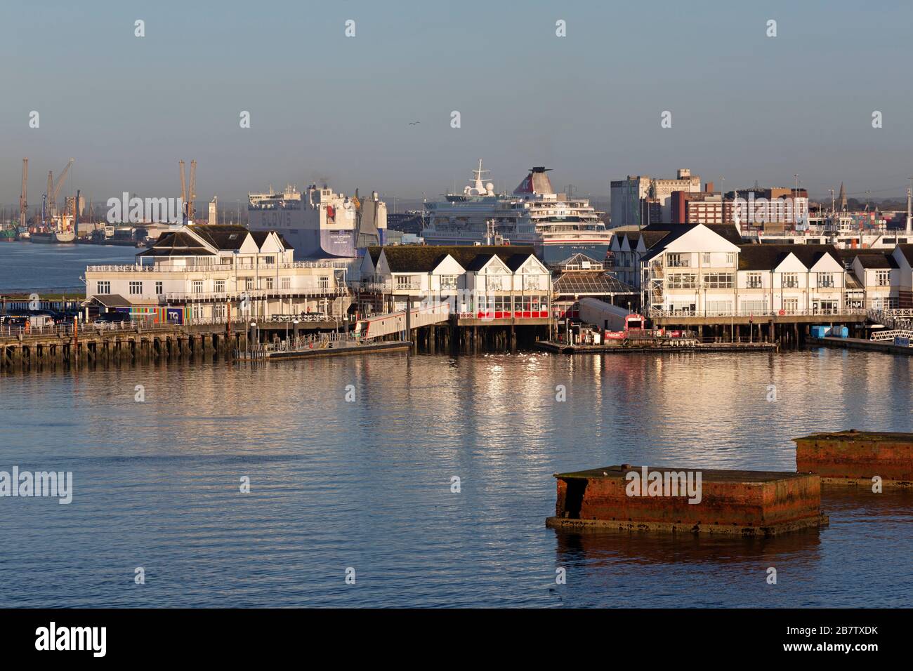 Waterfront Buildings At The ABP Town Quay Marina In Southampton ...