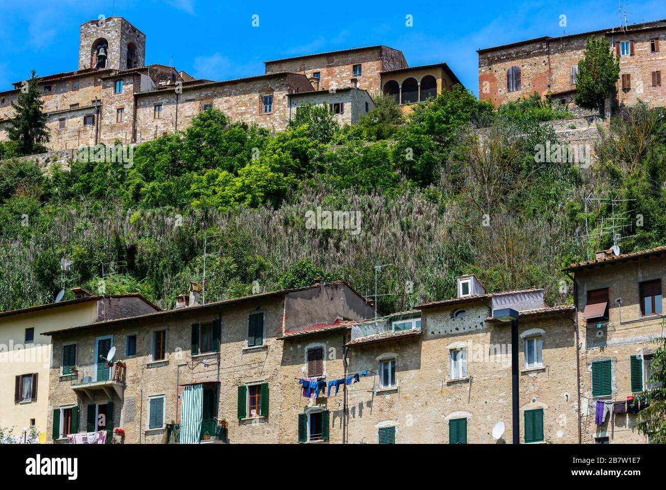 Colle di Val d'Elsa, Tuscany / Italy: Characteristic houses of the picturesque well-preserved historic upper town Colle Alta seen from the lower town. Stock Photo