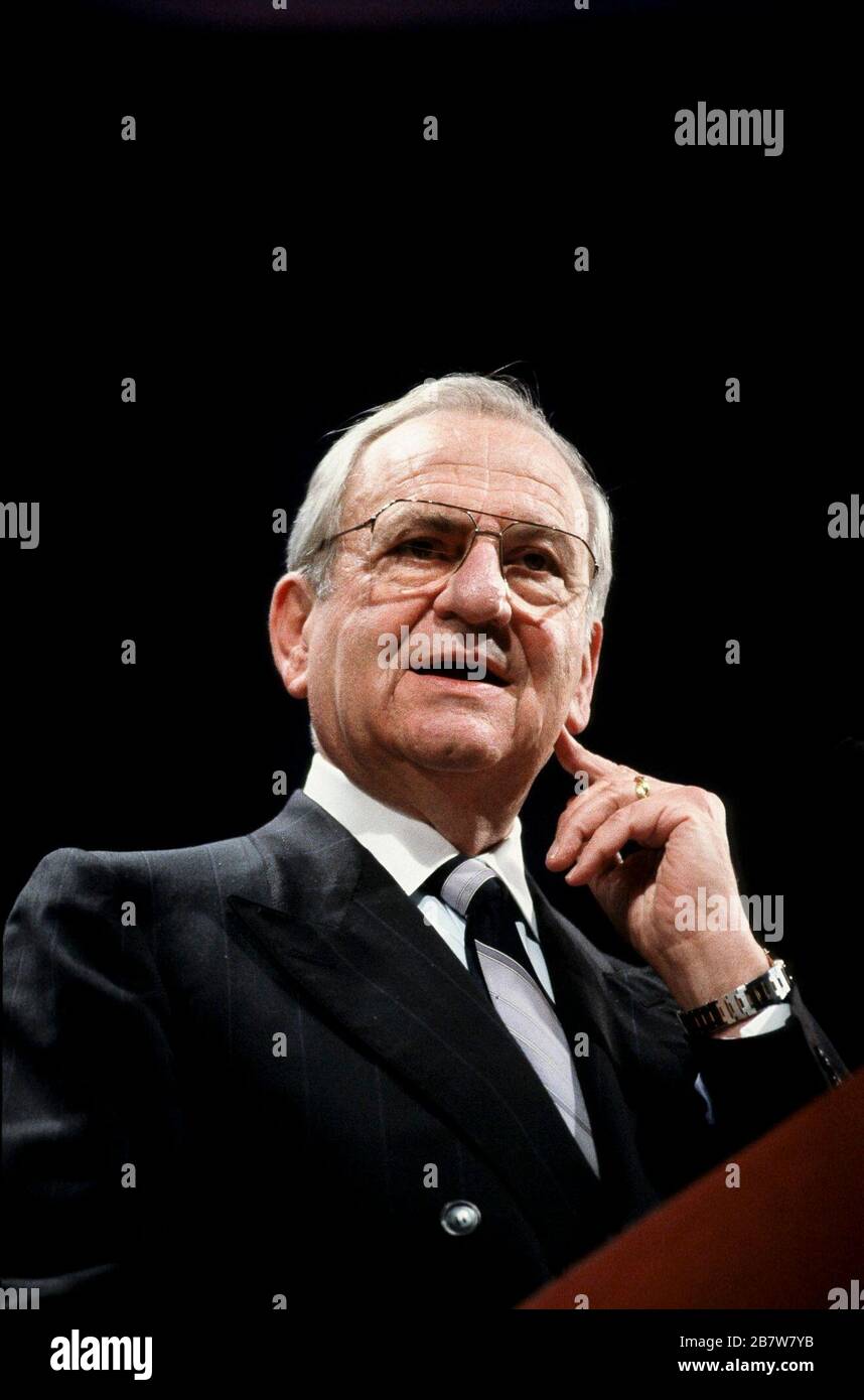 San Antonio Texas USA, 1991: Entrepreneur and businessman Lee Iacocca speaking at the annual American Association of Retired People (AARP) Convention. ©Bob Daemmrich Stock Photo
