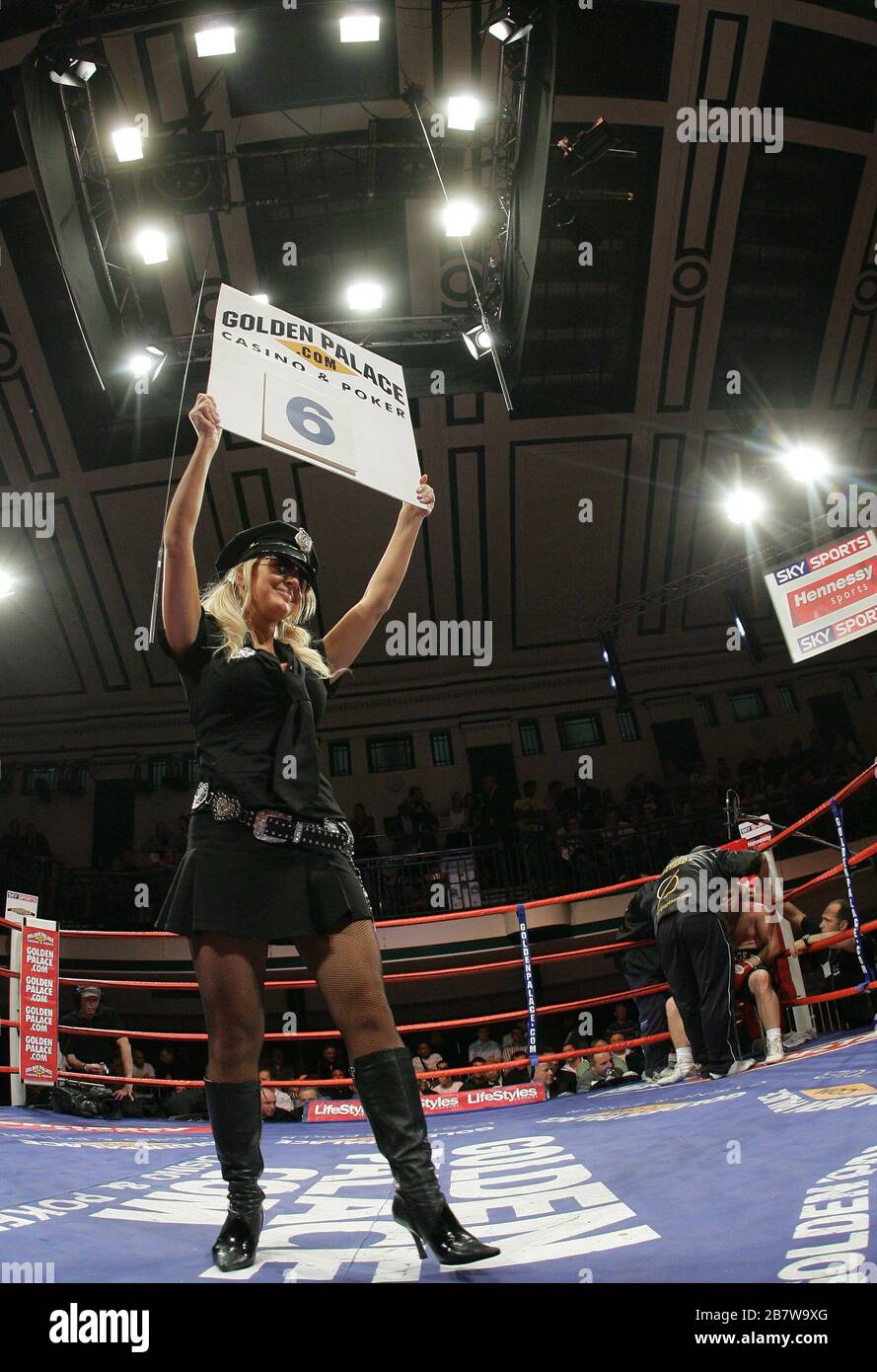 Ring girl Boxing at York Hall, Bethnal Green promoted by Hennessy Sports Stock Photo Alamy