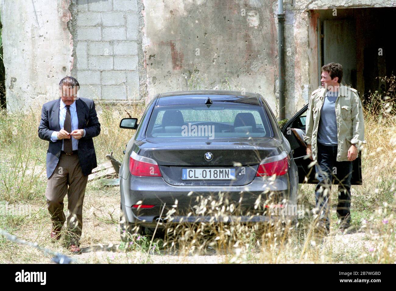 the goodbye kiss Stock Photo Alamy