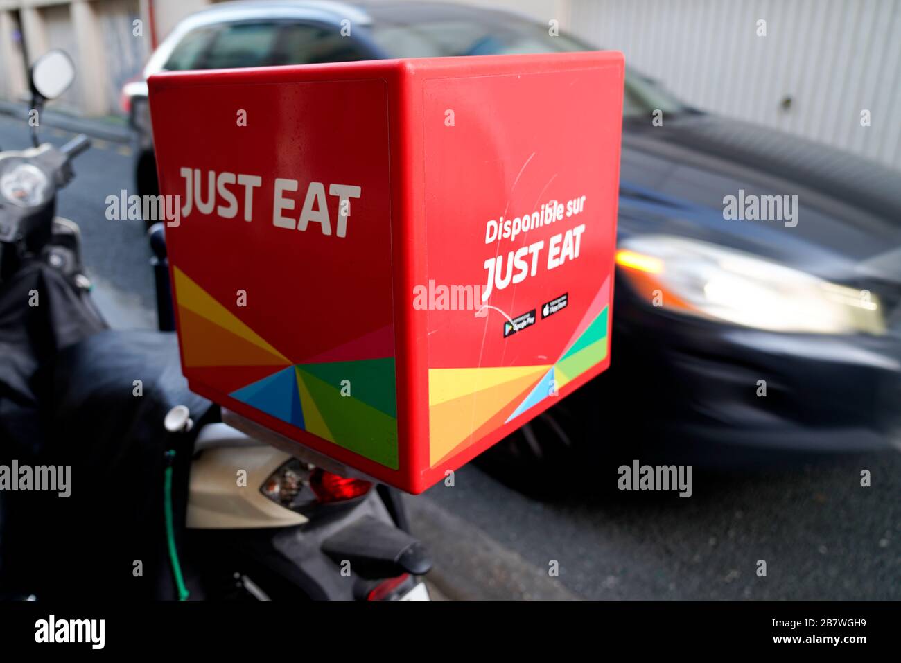 Bordeaux , Aquitaine / France - 01 04 2019 : Just Eat sign logo food  restaurant home delivery company carrier scooter motorcycle Stock Photo -  Alamy