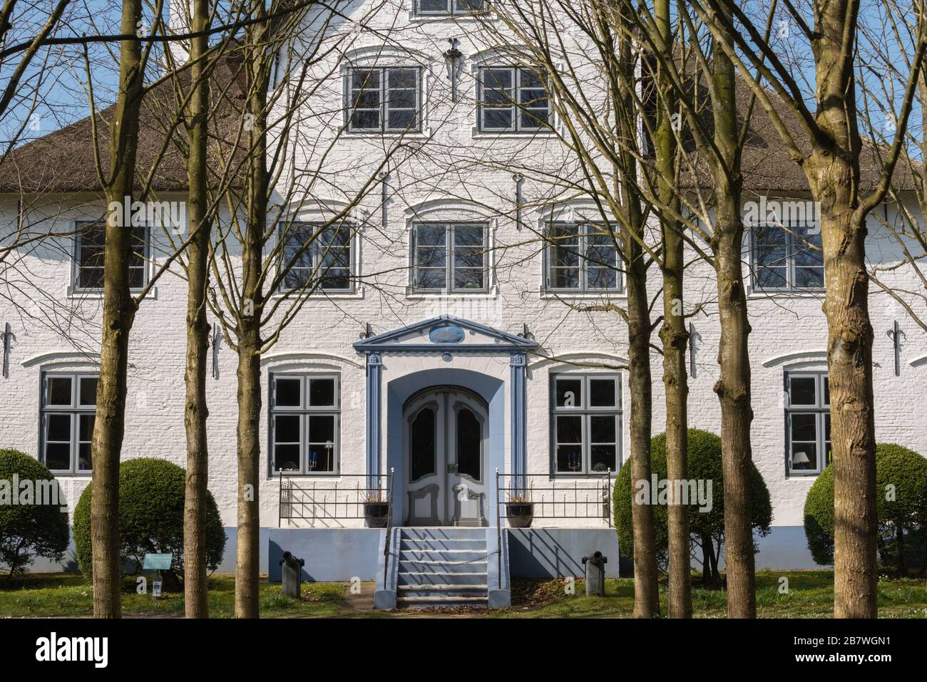 Typical 18th century manor house hi-res stock photography and images ...