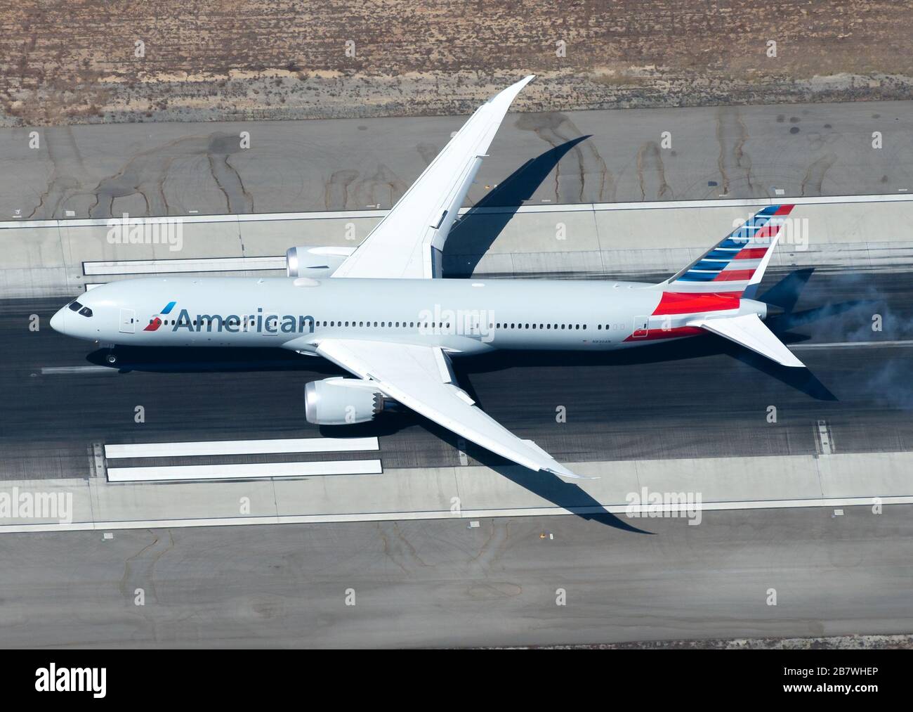 American Airlines Boeing 787 Dreamliner about to land in Los Angeles International Airport (LAX / KLAX). 787-9 airliners N830AN. Stock Photo