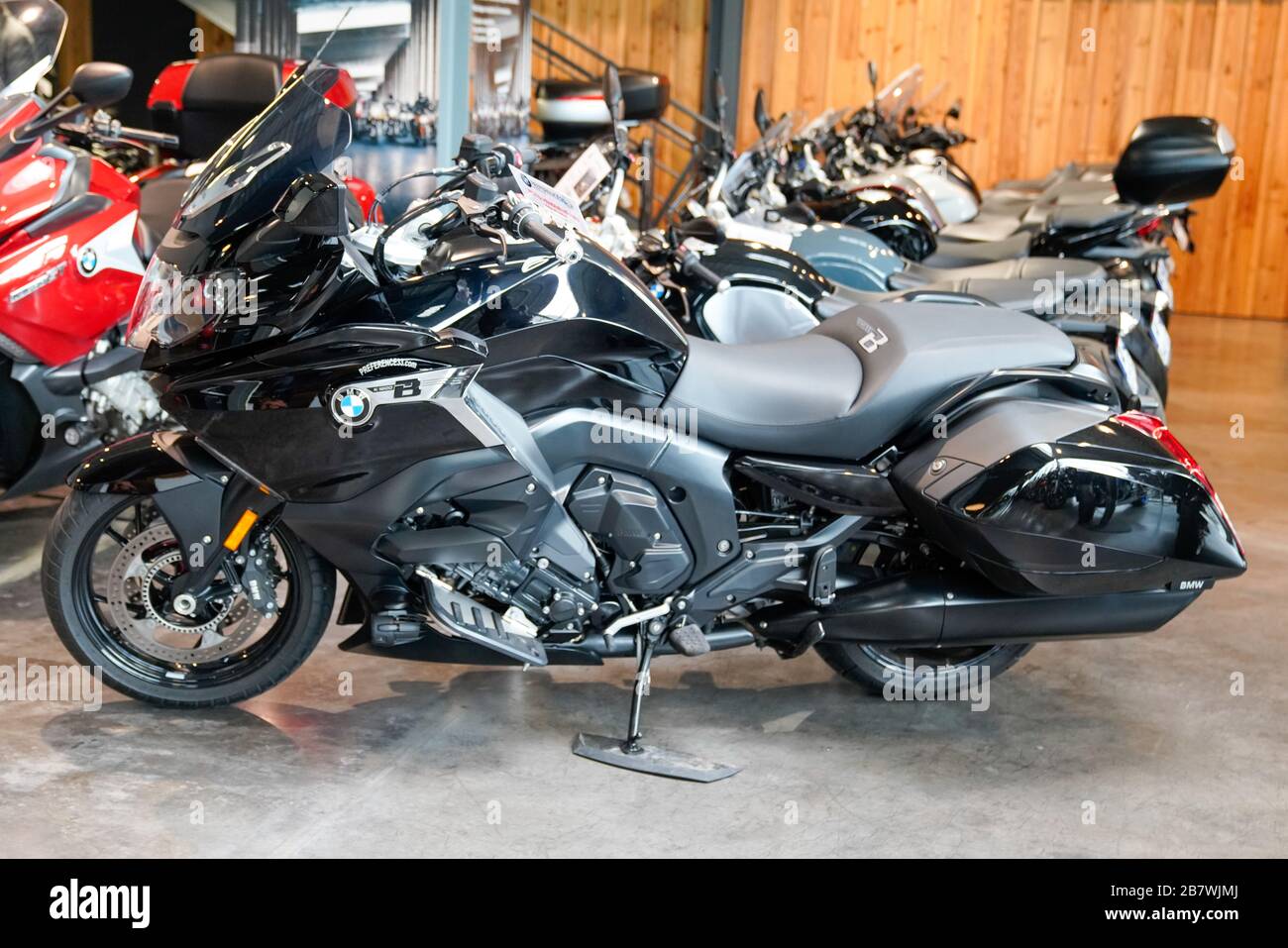Bordeaux , Aquitaine / France - 02 15 2020 : BMW Motorrad K1600 b bagger  motorcycle on display dealership motorbike shop Stock Photo - Alamy