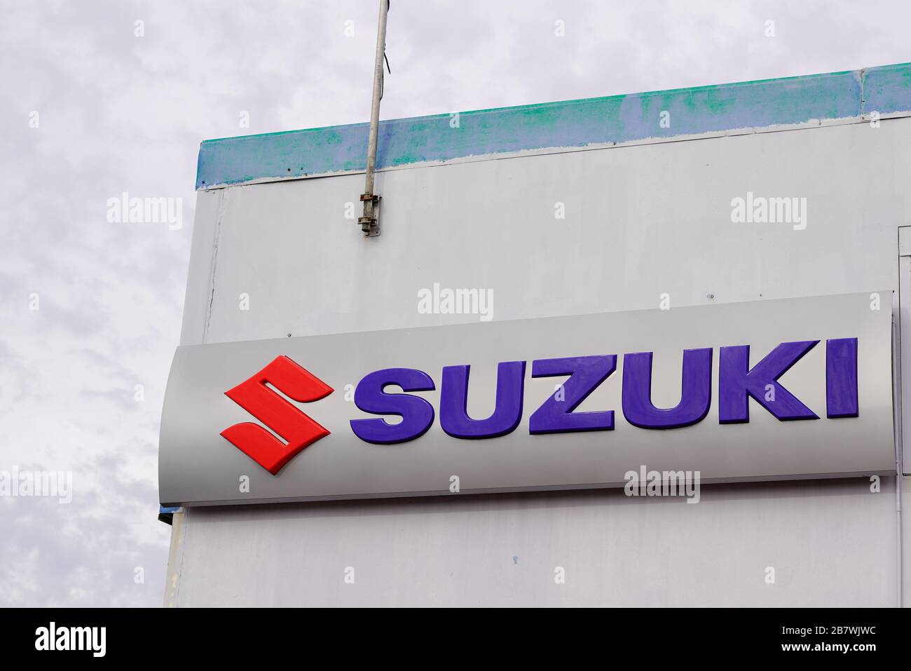 SUZUKI MOTORBIKE LOGO LED LIGHT BOX SIGN PETROL GARAGE AUTOMOBILIA ADVETRISING 