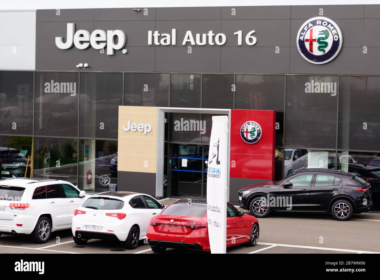 Bordeaux , Aquitaine / France - 10 27 2019 : Alfa Romeo and Jeep car logo  sign shop showroom store Italian american brand of automotive Stock Photo -  Alamy