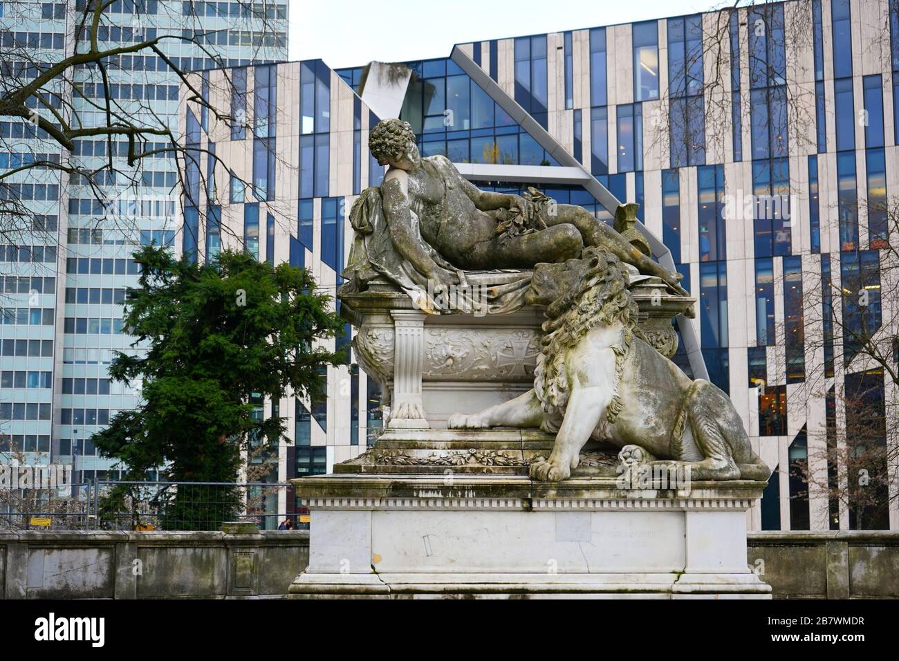 sculpture-memorial-by-the-sculptor-karl-hilgers-1844-1925-unveiled