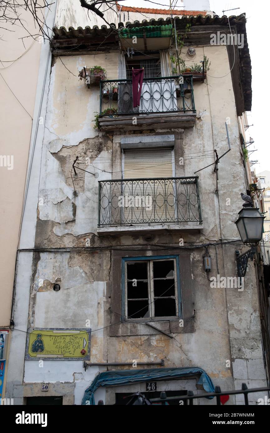 Run Down Structures Old run down portugese buildings hi-res stock photography and images ...