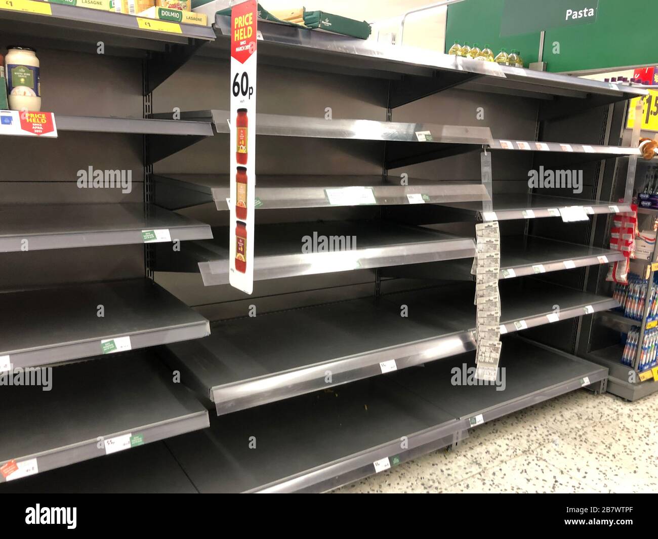 Supermarket shelves empty hires stock photography and images Alamy