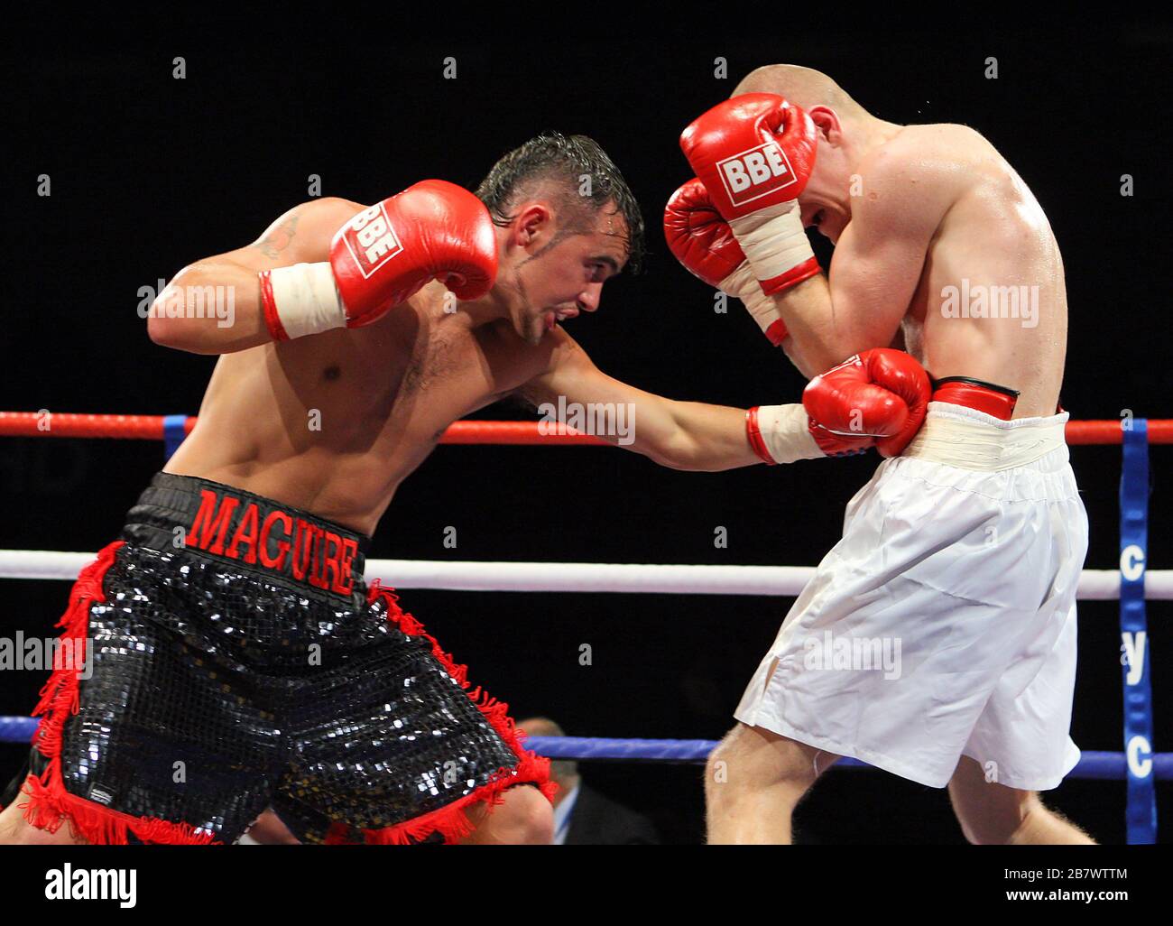 Michael Maguire (black/red shorts) defeats Pavels Senkovs in a Super-Bantamweight boxing contest at the Brentwood Centre, promoted by Frank Maloney Stock Photo