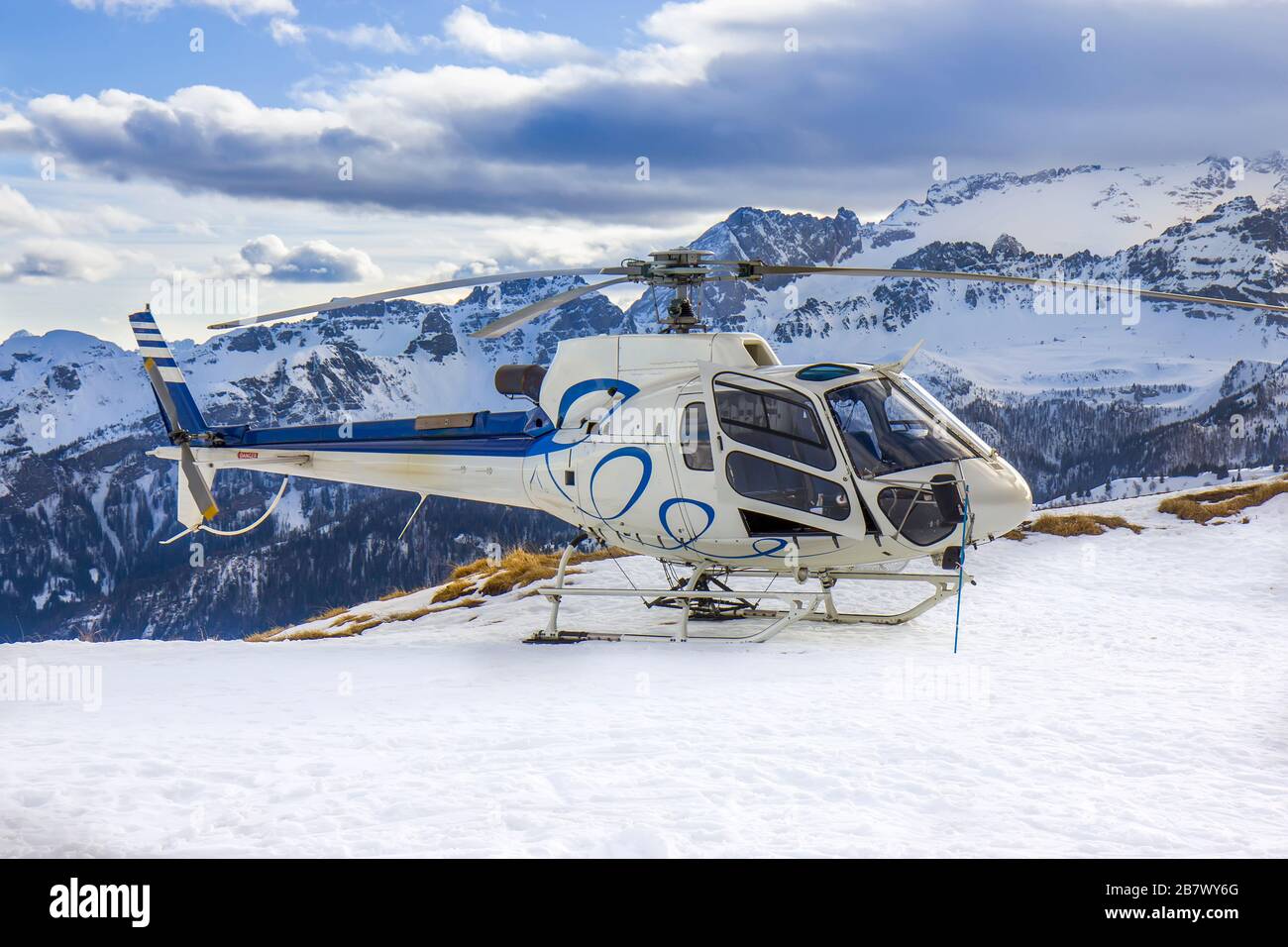 View cockpit rescue helicopter hi-res stock photography and images - Alamy