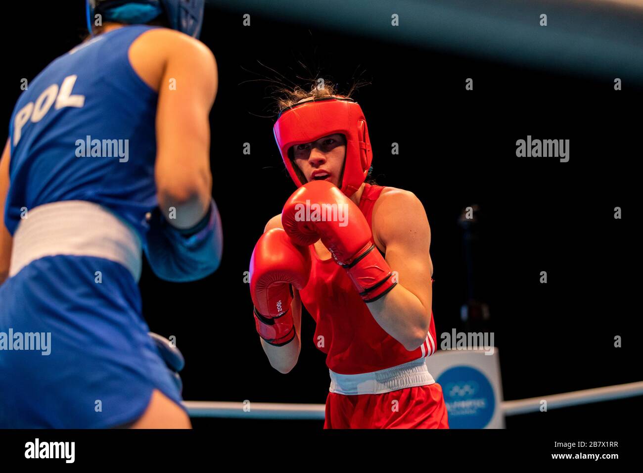 London, UK. 14-03-20. Cristina-Paula Cosma (ROU) RED fights Aneta Rygielska (POL) BLUE during the Road to Tokyo European Olympic Boxing Qualification. Stock Photo