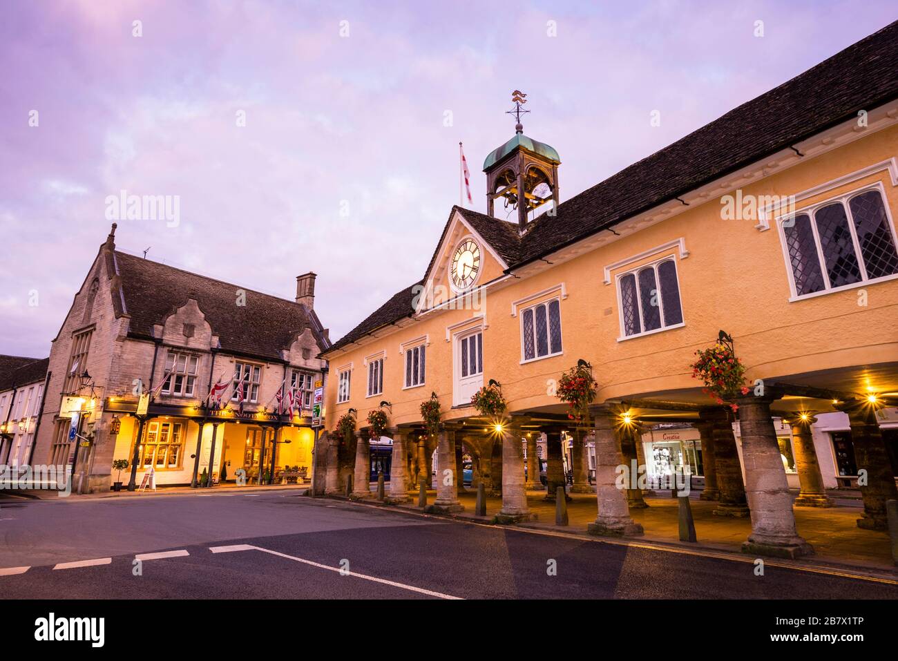 Tetbury England Historically Preserved Market House In The Cotswolds tetbury-england-historically-preserved-market-house-in-the-cotswolds