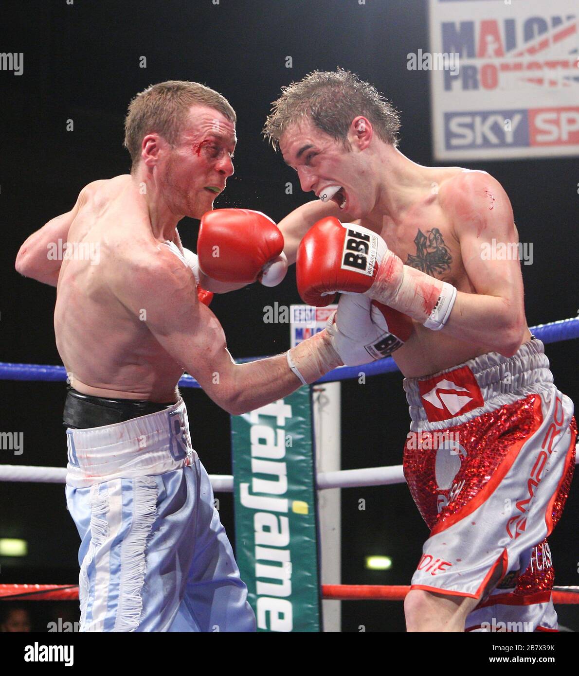 Ashley Sexton (Cheshunt, red/white shorts) defeats Robert Nelson ...