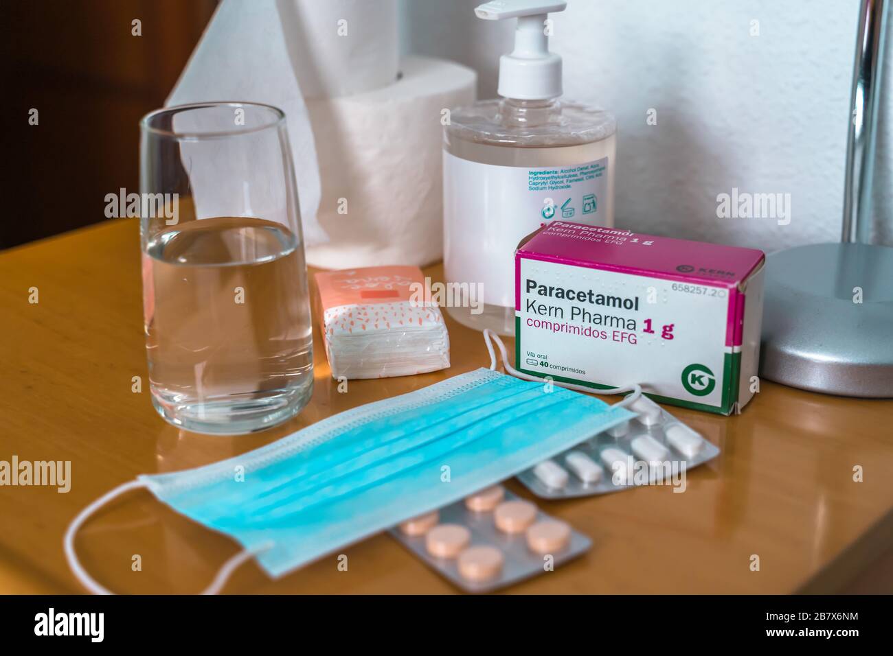 Paracetamol pills, glass of water, Sanitizing Gel, tissues and medical  protection mask on the bedside table. Coronovirus COVID19 outbreak  quarantine Stock Photo - Alamy