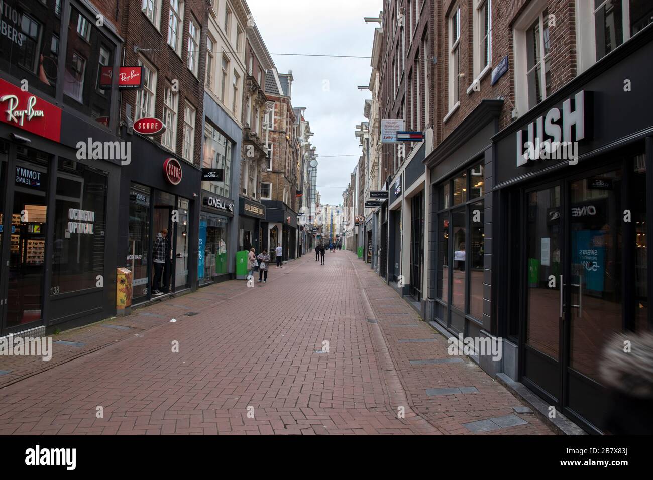 mond omvang Chronisch Kalverstraat street hi-res stock photography and images - Alamy