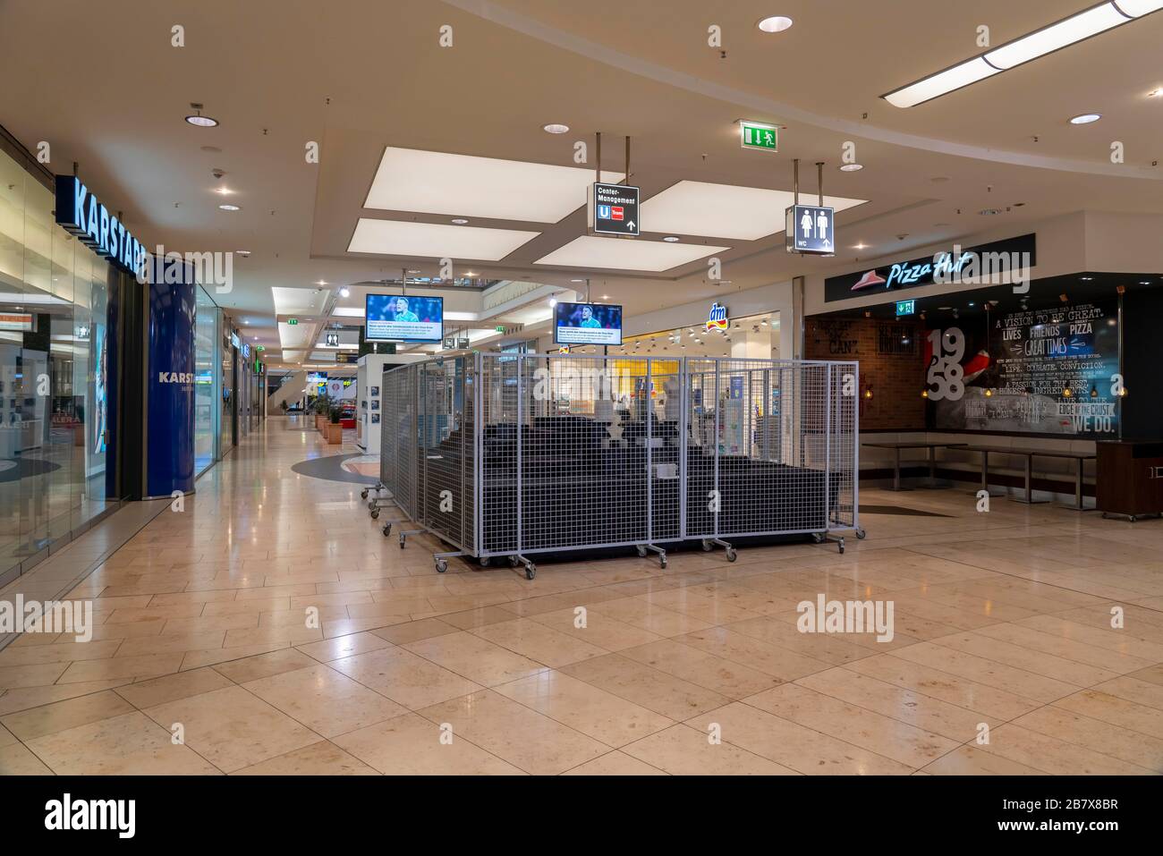 Shopping Mall Stores Shops High Resolution Stock Photography and Images -  Page 6 - Alamy