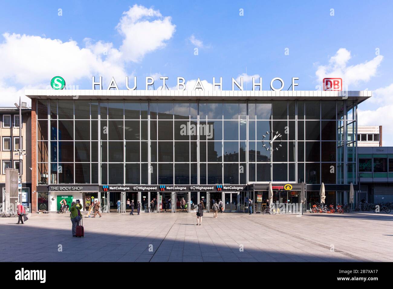 Coronavirus / Covid 19 outbreak, March18th. 2020. Only few people infront of the main station, Cologne, Germany.  Coronavirus / Covid 19 Krise, 18. Ma Stock Photo