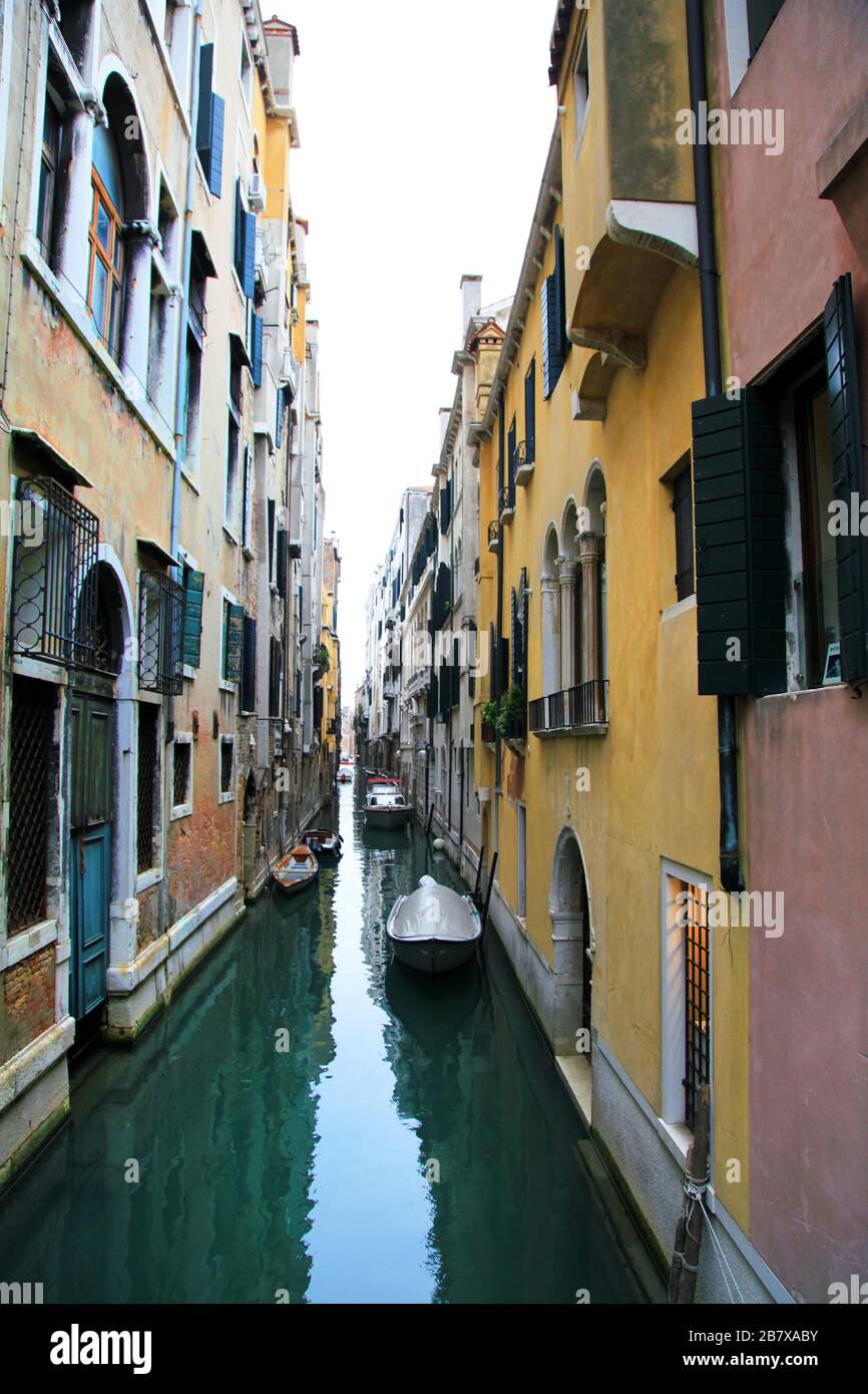 Venice Homes with Canal Waterway and Boats Stock Photo Alamy