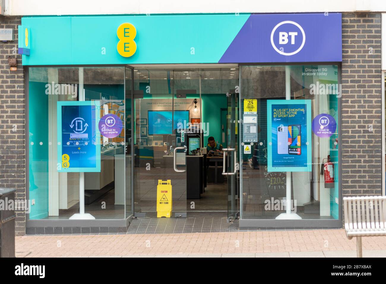 EE BT mobile phone shop in Southend on Sea, Essex, UK. Store front window  display in High Street. Telecommunications, cellphone business Stock Photo  - Alamy