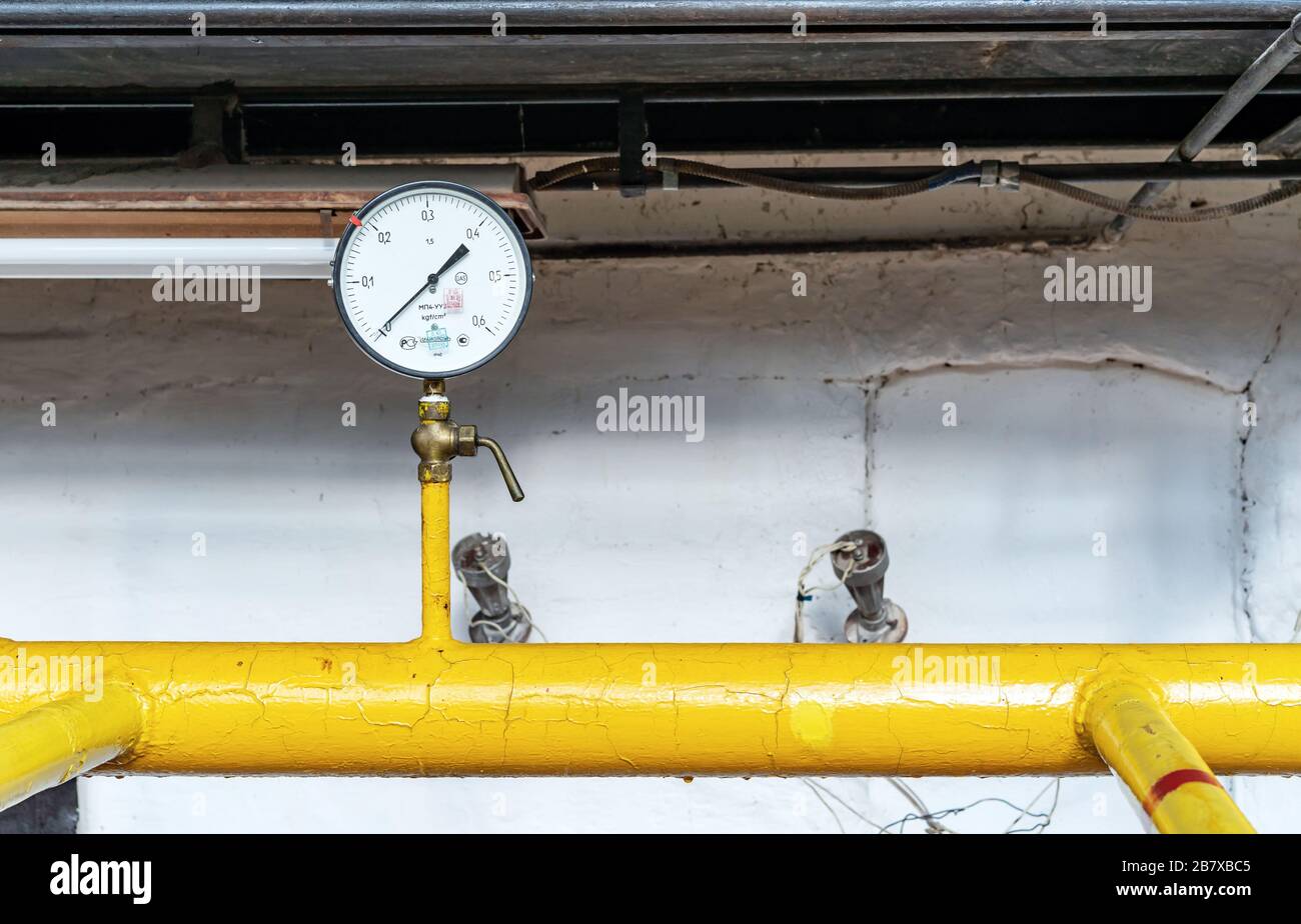 Manometer for measuring gas pressure in a gas pipeline. Gas boiler