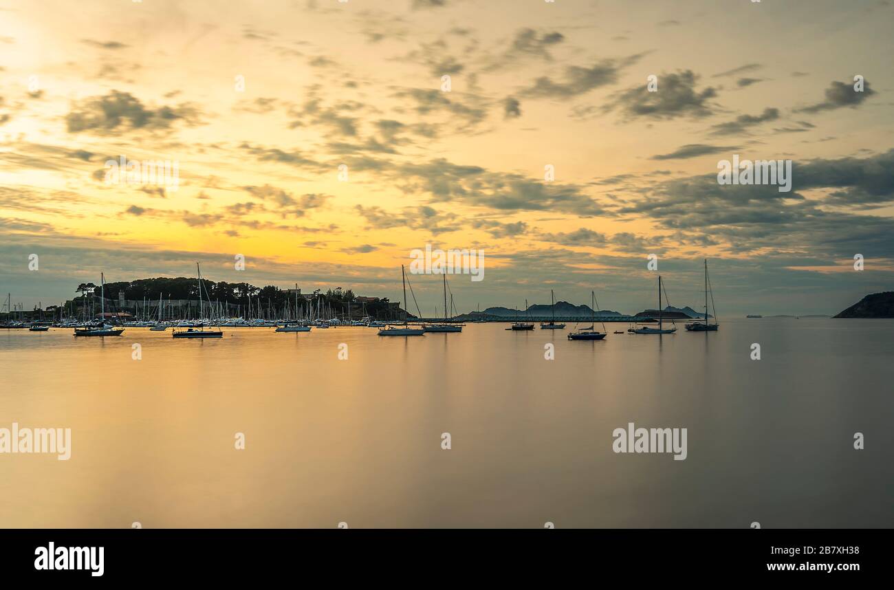Golden landscape hi-res stock photography and images - Alamy