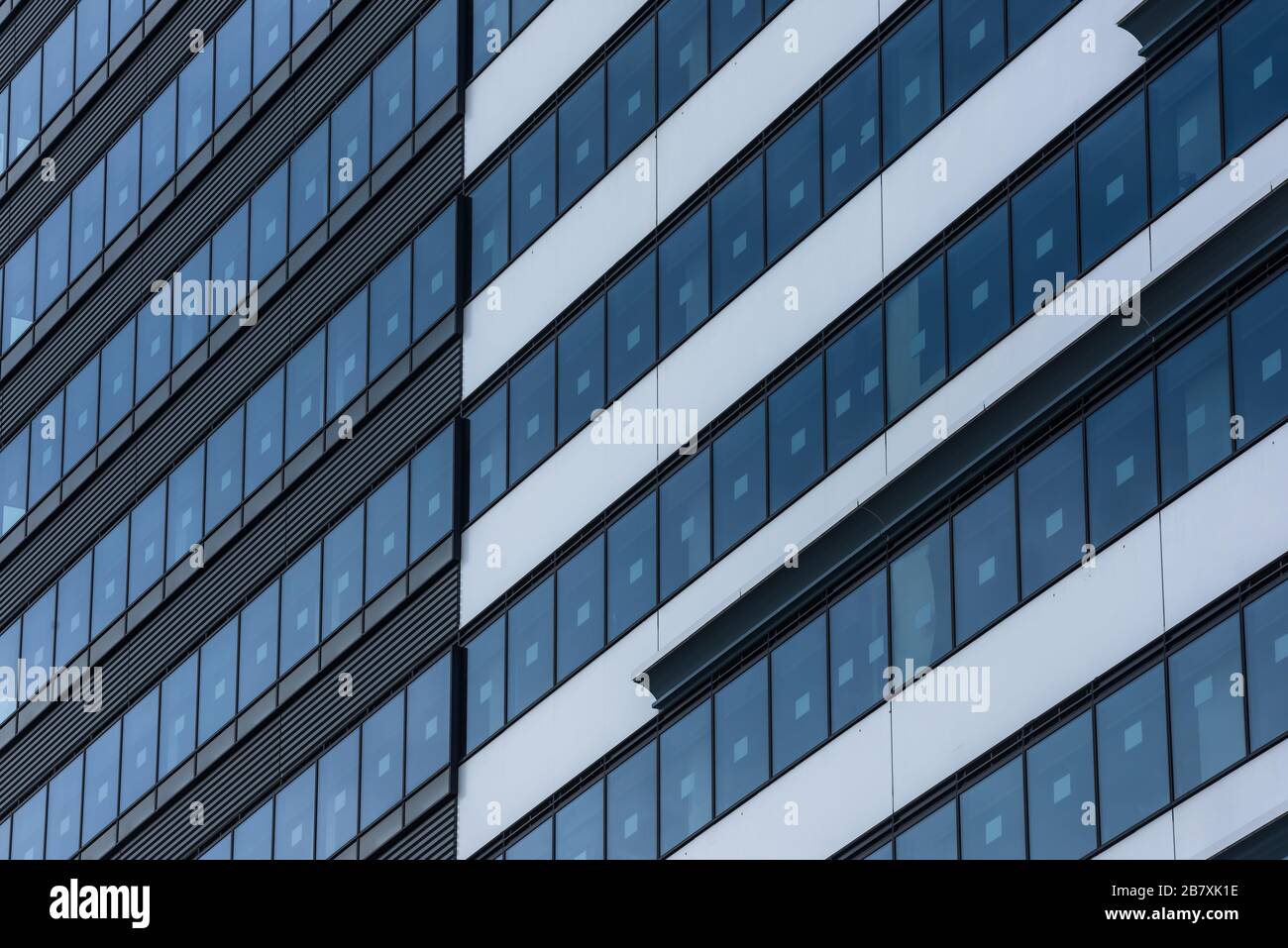 Modern office building exterior hi-res stock photography and images - Alamy