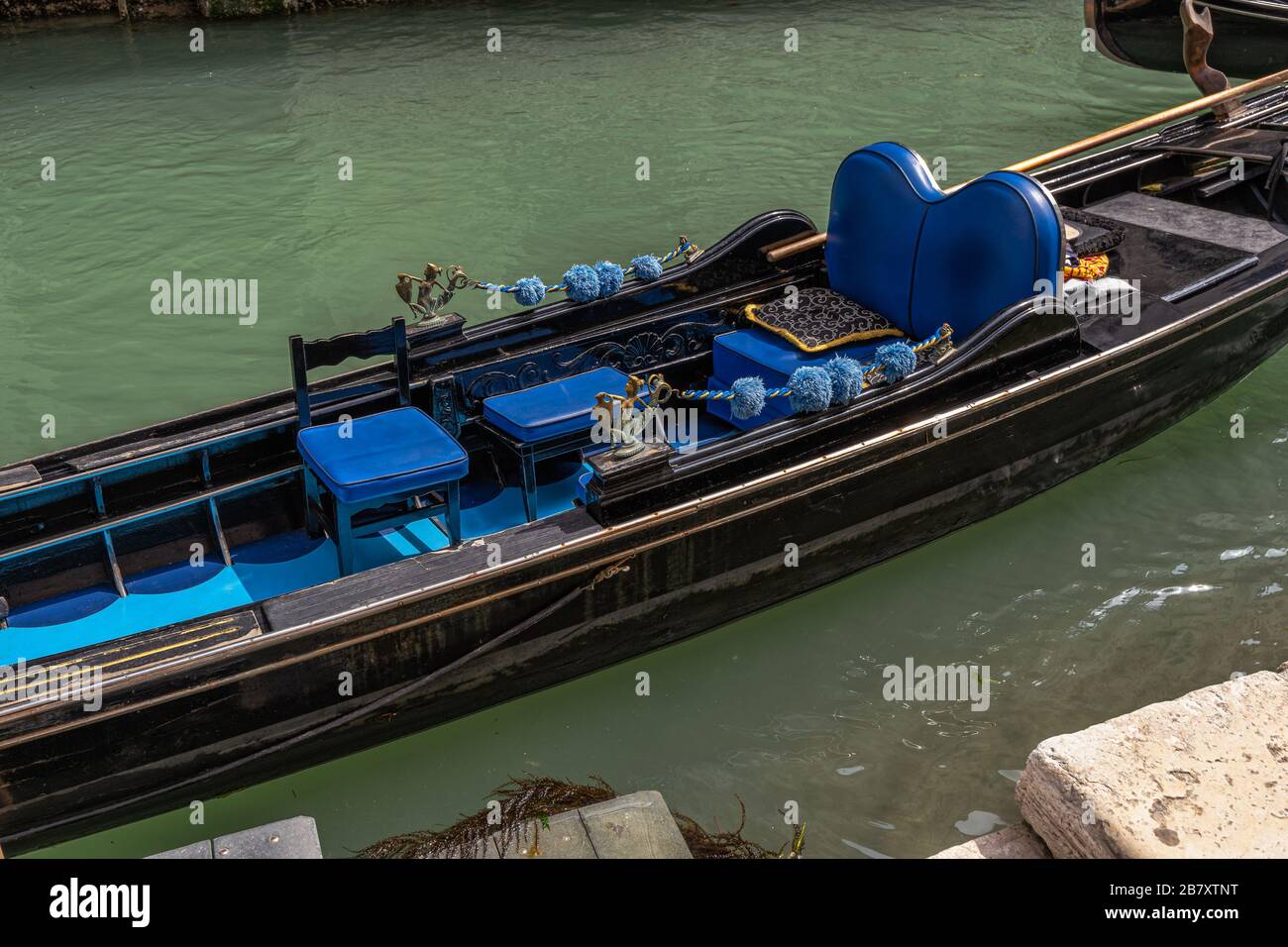 Empty gondola hi-res stock photography and images - Alamy