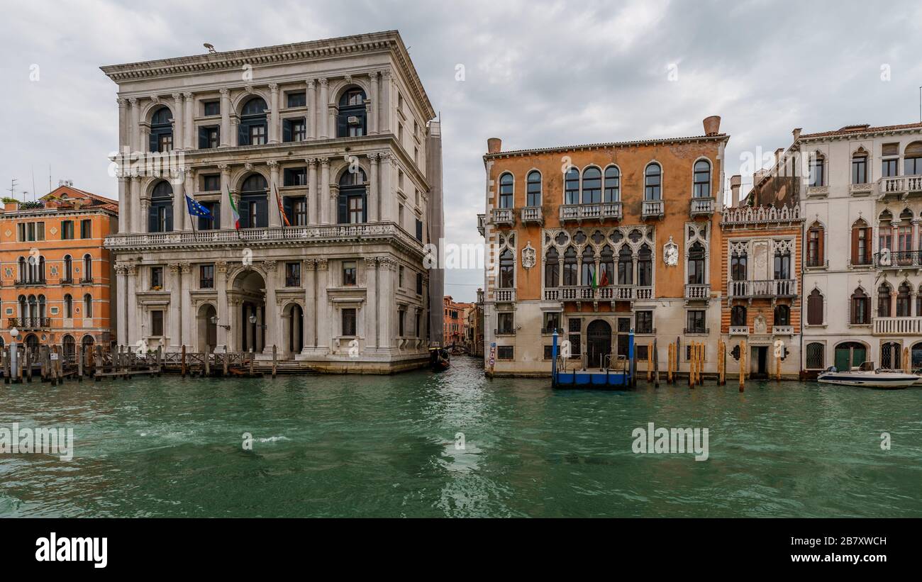 Old typical Venetian houses at the Grand Canal in Venice, Italy Stock ...