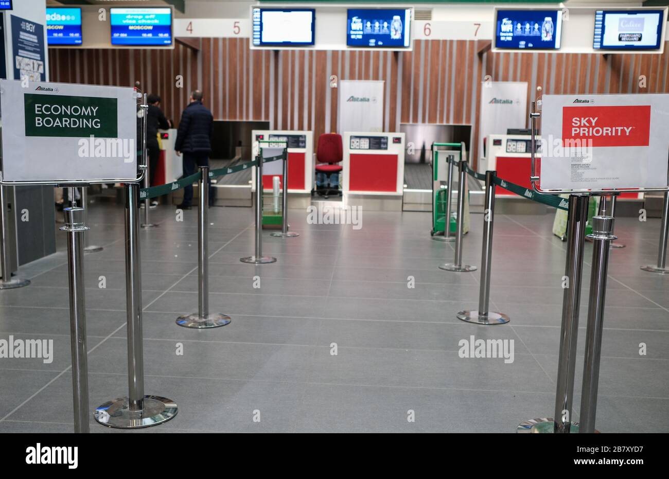 Airport italy italian indoor hi-res stock photography and images - Alamy, image size:1300x931