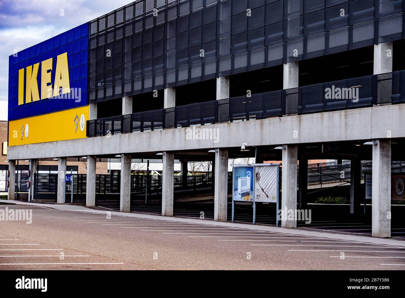 Master diploma Categorie etiket An empty parking lot at an IKEA store due to lack of customers as the store  is closed.IKEA is closing all its stores in the Netherlands as the Covid-19  coronavirus is spreading
