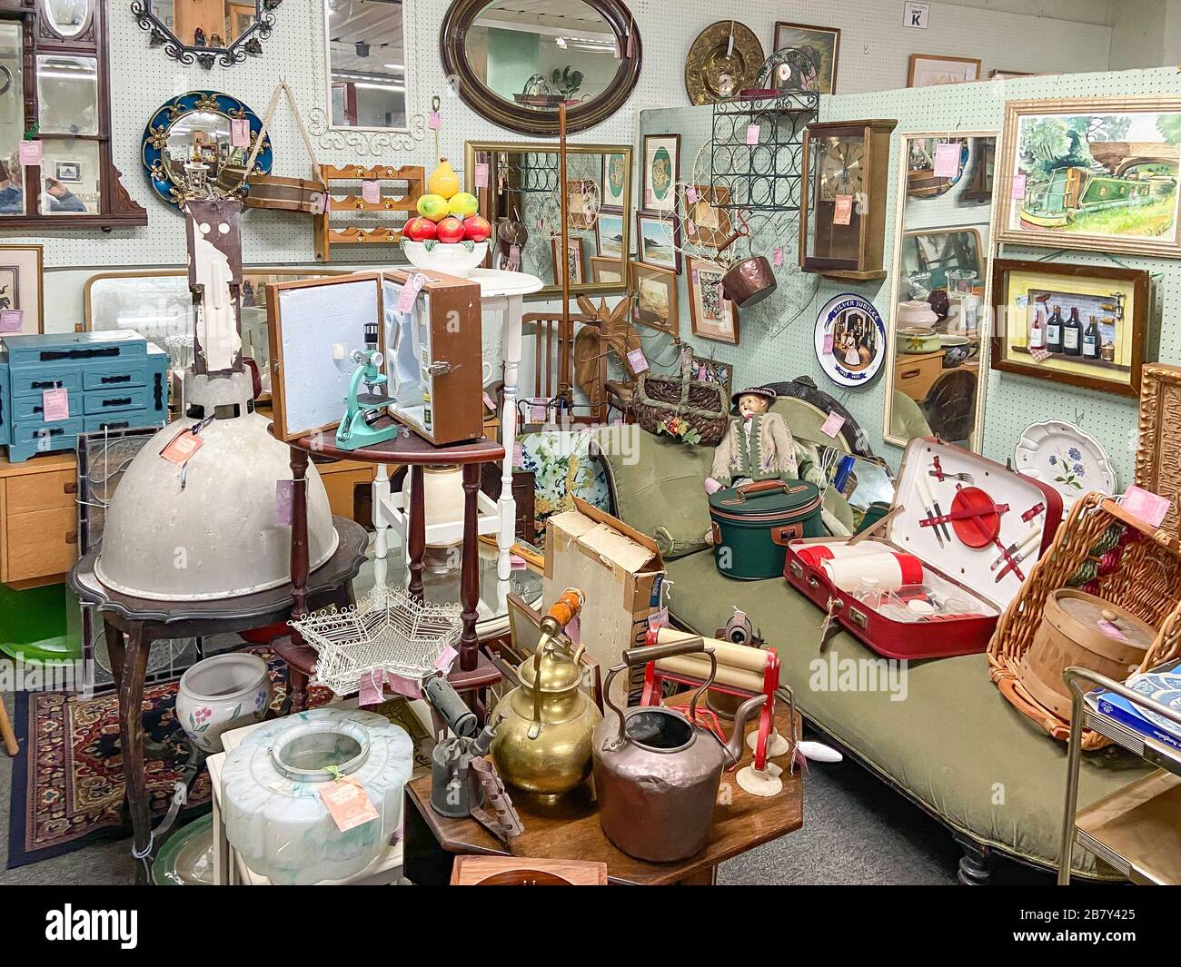 Antiques and collectables at Brackley Antique Cellar, Draymans Walk