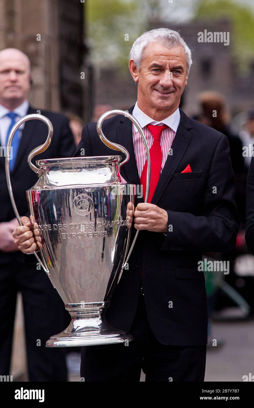 Ian Rush with the Champions League Trophy. UEFA Champions League Trophy  arrives at Cardiff Castle on the 21st April 2017 Stock Photo - Alamy