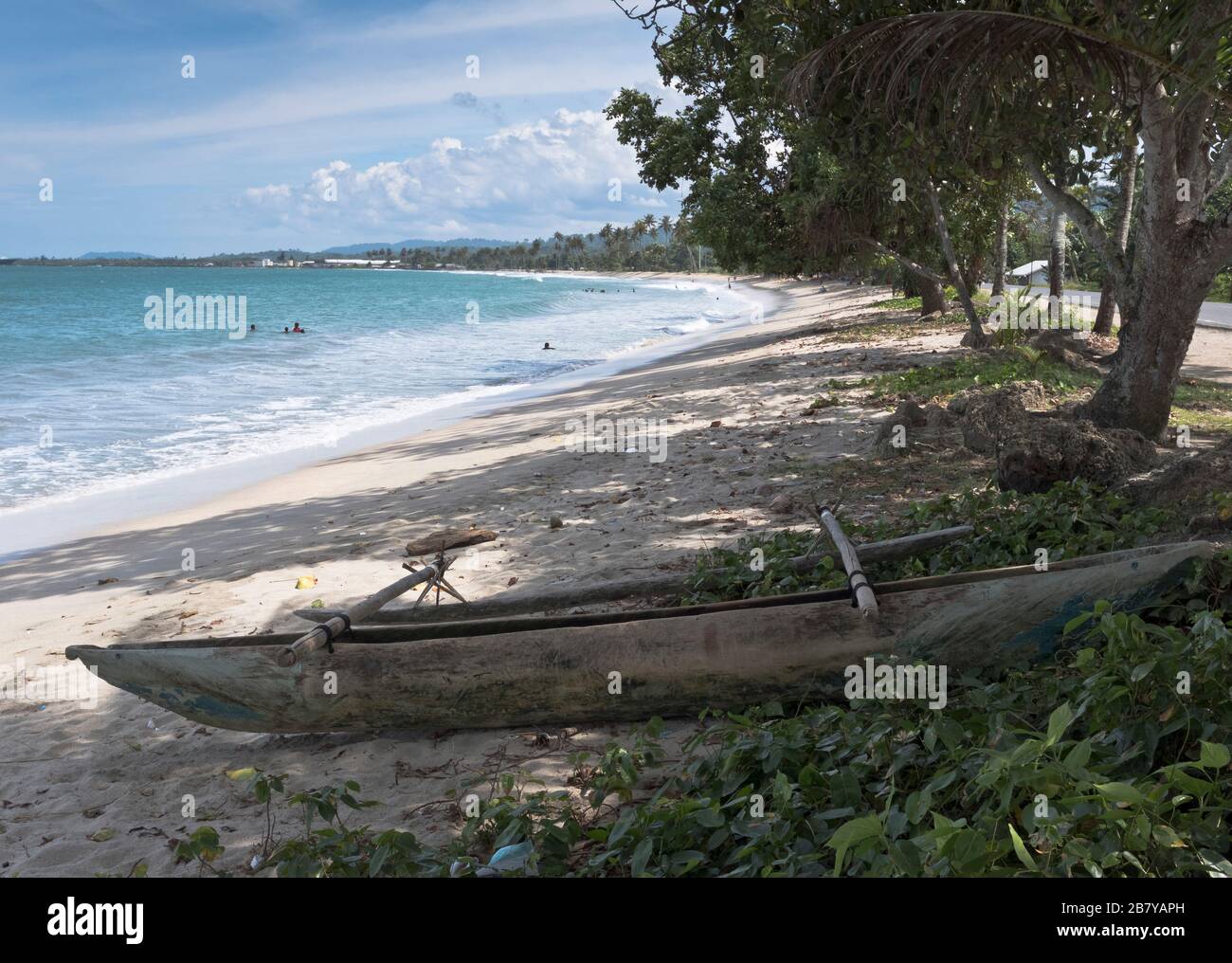 dh Beach PNG WEWAK PAPUA NEW GUINEA Abandoned local native canoe boat beached seashore Stock Photo