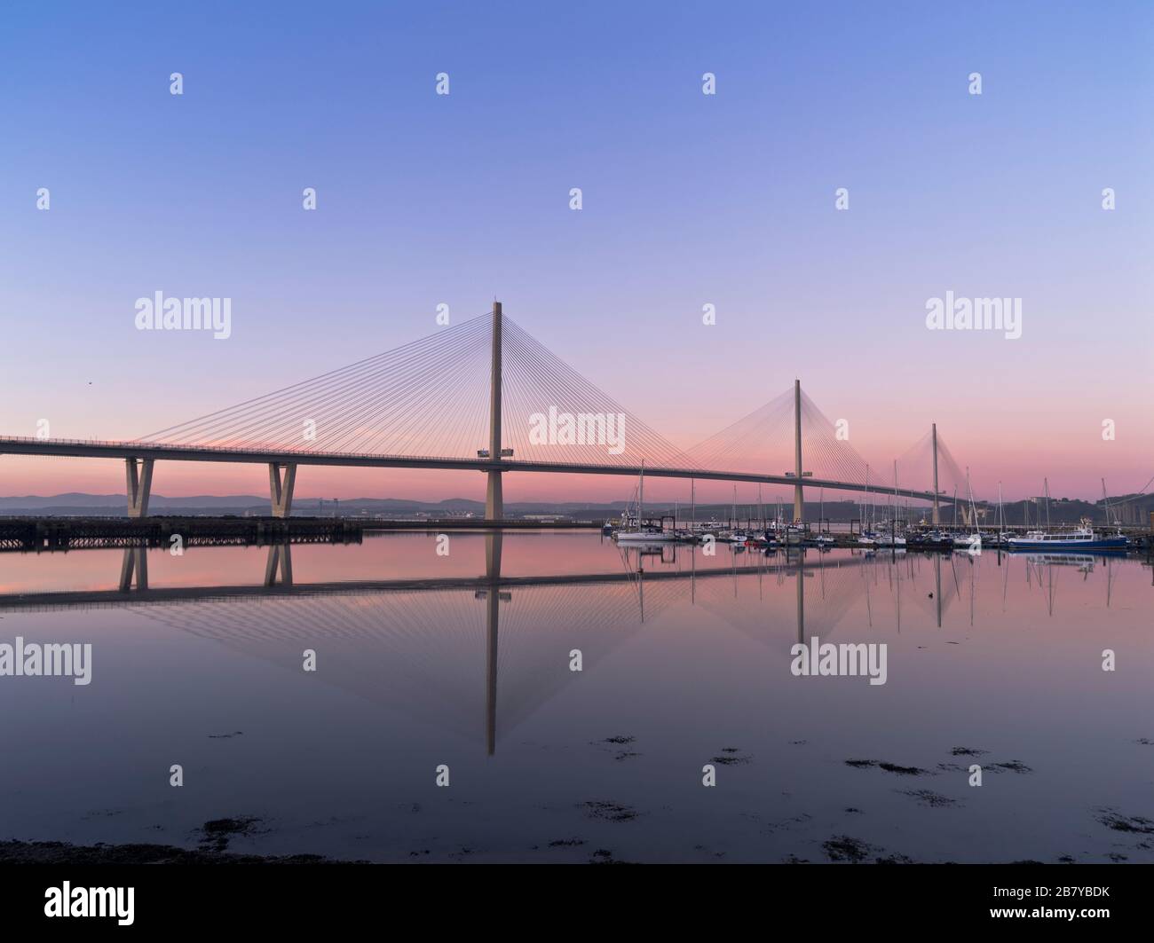 dh St Margarets Crossing PORT EDGAR LOTHIAN Scottish road bridge across river Forth Scotland dusk Stock Photo