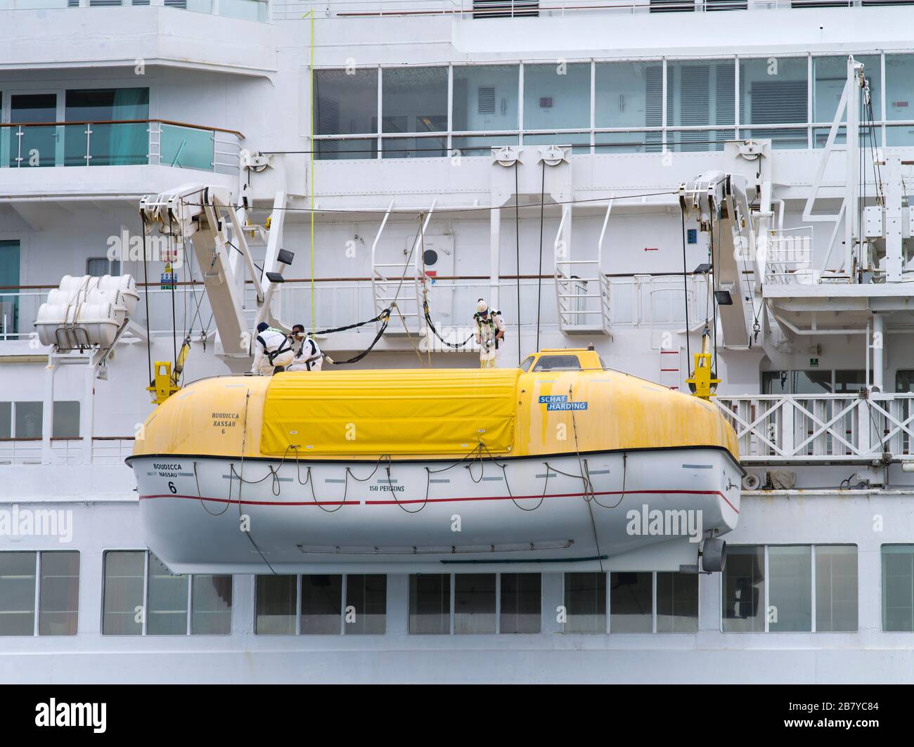 dh Ships lifeboat MS BOUDICCA FRED OLSEN Crew working on crash boat ship boats lifeboats Stock Photo