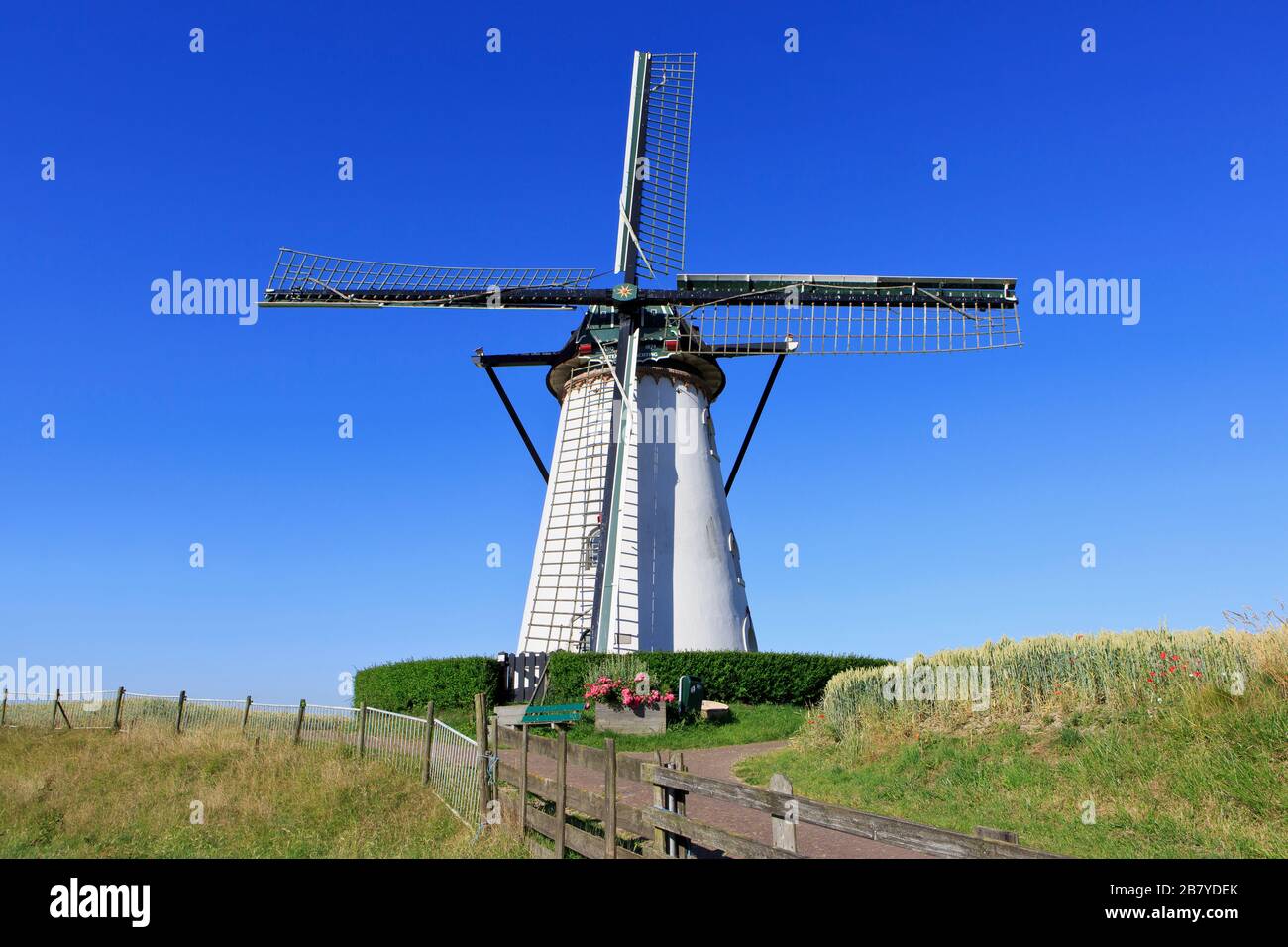 The white round grist mill named 'Buiten Verwachting - Beyond Expectations' (1874) in Nieuw- en Sint Joosland (Zeeland), Netherlands Stock Photo