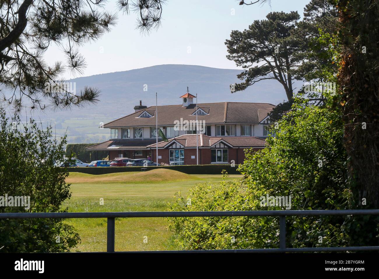 Seaside golf course Ireland, the modern golf clubhouse with the Cooley Mountains in the background at Greenore Golf Club, County Louth, Ireland. Stock Photo