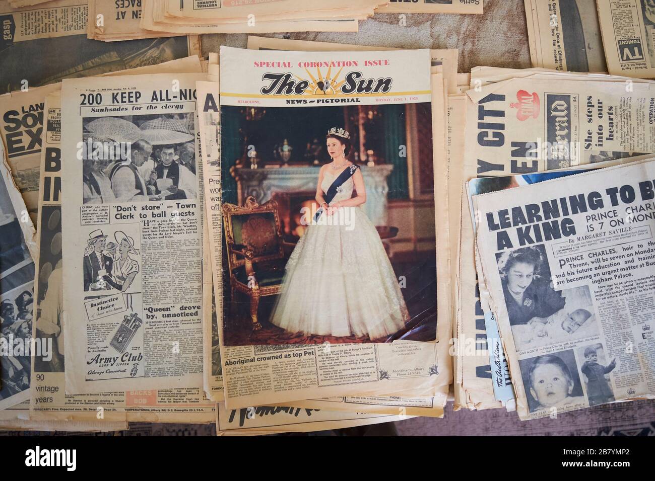 A table strewn with original, vintage Queen Elizabeth coronation pictures and articles in various newspapers, magazines. At the Woolpack Museum in Hol Stock Photo