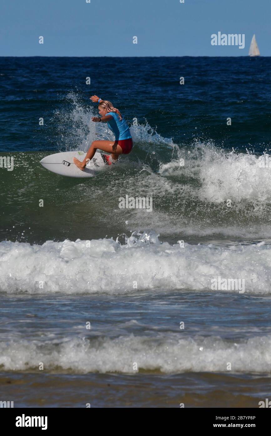 Gabriela Bryan in action at the Sydney Surf Pro 2020 Stock Photo