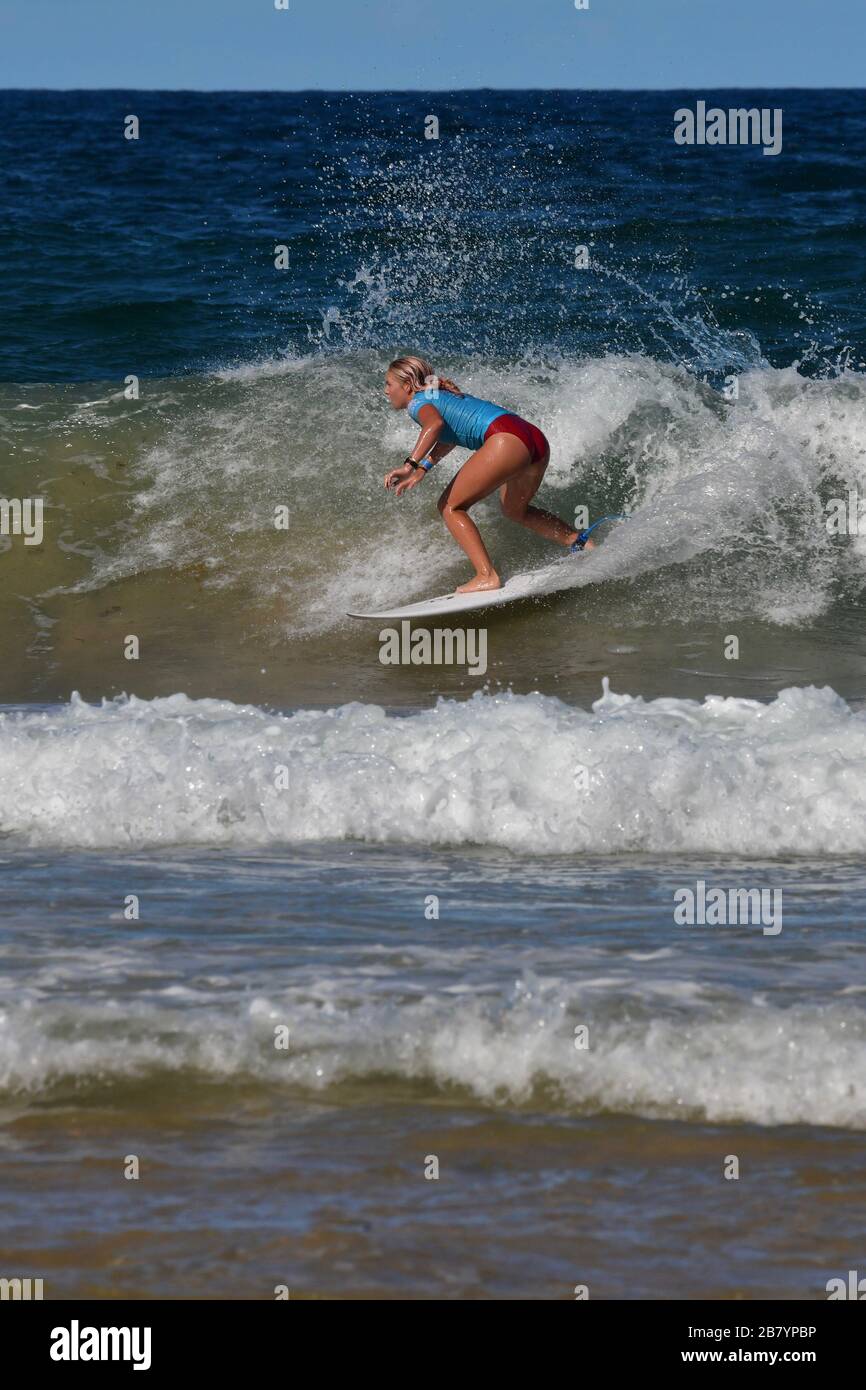 Gabriela Bryan in action at the Sydney Surf Pro 2020 Stock Photo