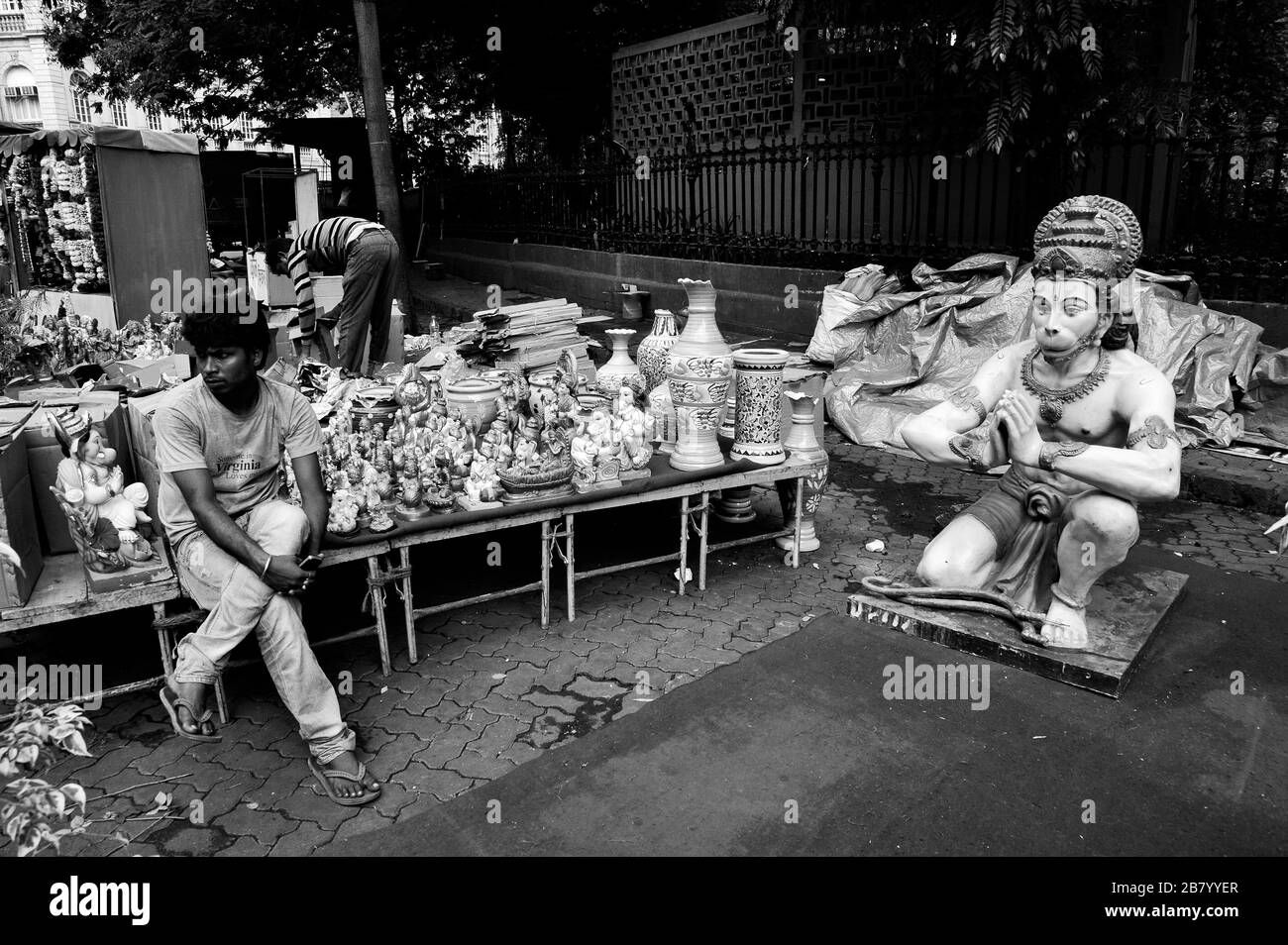 Lord Hanuman statue vendor, Horniman Circle, Fort, Bombay, Mumbai, Maharashtra, India, Asia Stock Photo