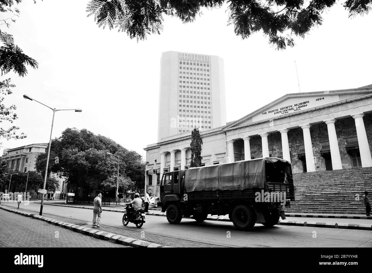 Truck, Town Hall, Asiatic Library, RBI Building, Horniman Circle, Fort, Bombay, Mumbai, Maharashtra, India, Asia Stock Photo