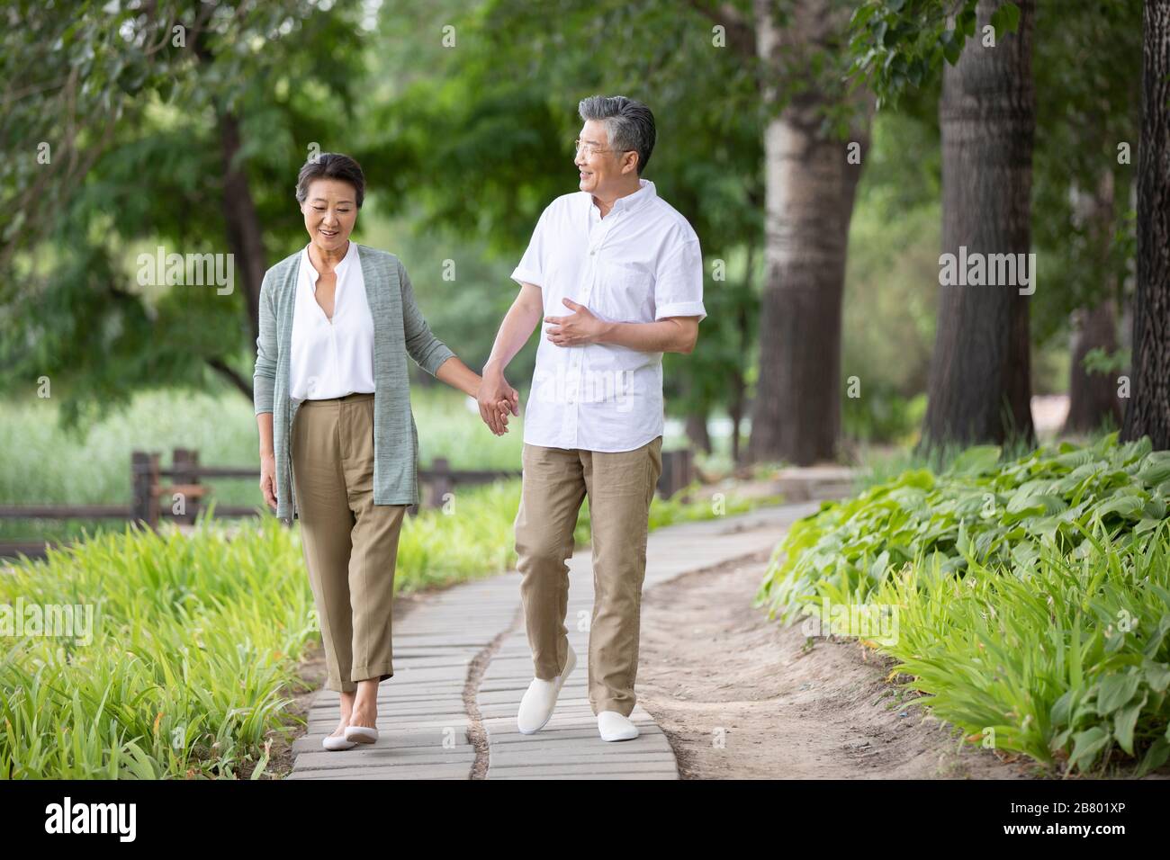 Happy senior chinese couple walking hi-res stock photography and images ...