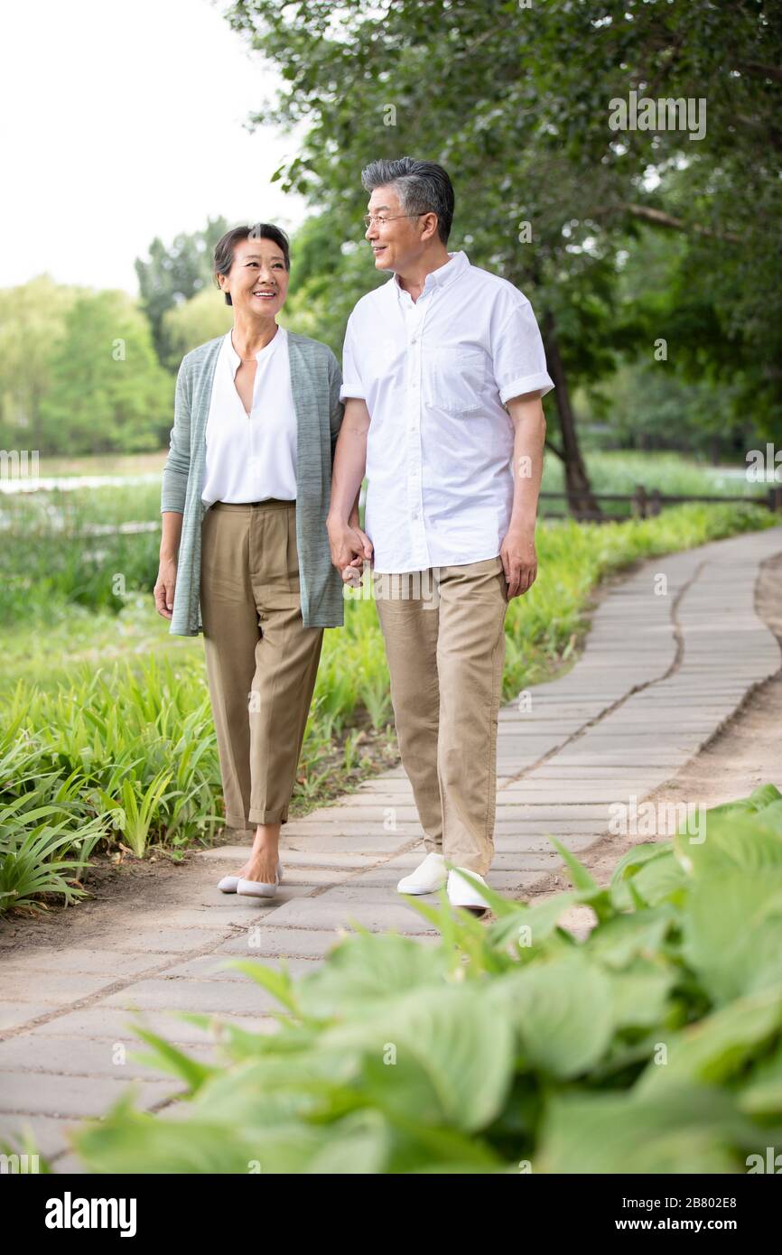 Happy senior chinese couple walking hi-res stock photography and images ...