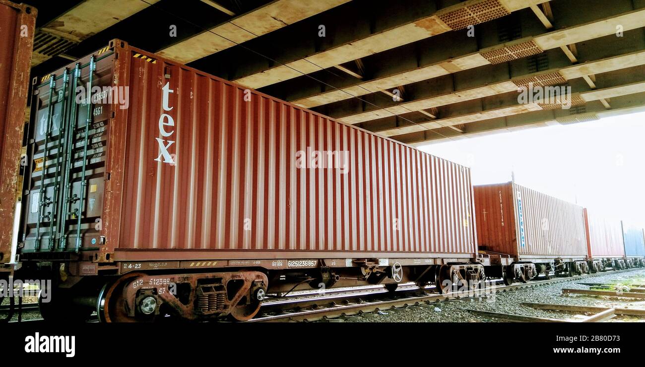 Shipping container train hires stock photography and images Alamy