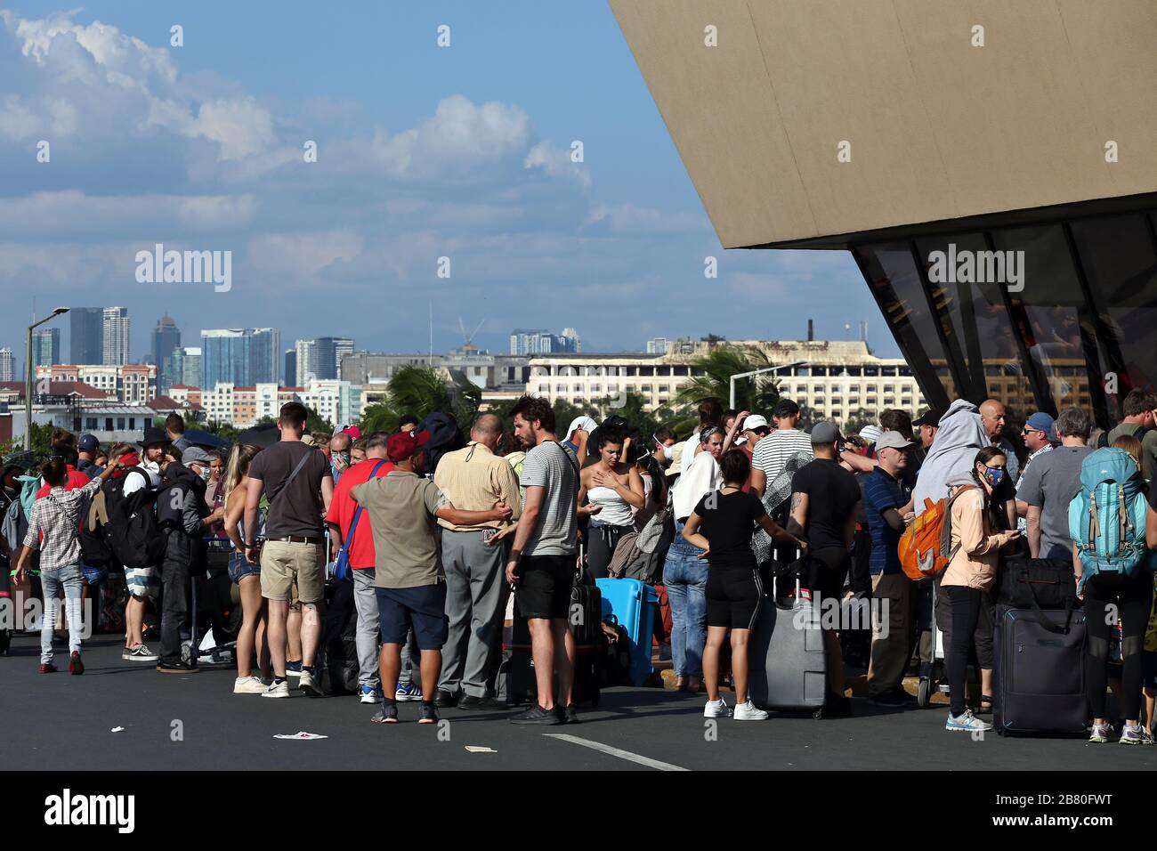 Manila, Philippines. 19th Mar, 2020. There are tourists at the airport. More than 300 Germans are waiting at Ninoy Aquino International Airport for a Lufthansa flight chartered by the German Embassy in the Philippines because of the Covid 19 pandemic. Credit: Alejandro Ernesto//Alejandro Ernesto/DPA/Alamy Live News Stock Photo