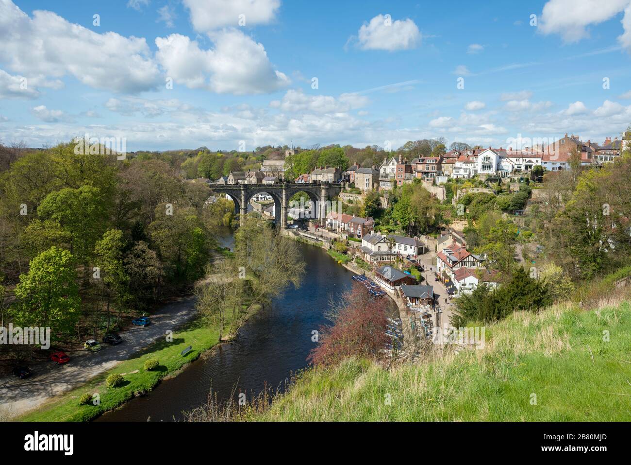 Sunny Summer view of the town of Knaresborough in North Yorkshire showing the railway Viaduct, Nidd Gorge and River Nidd Stock Photo