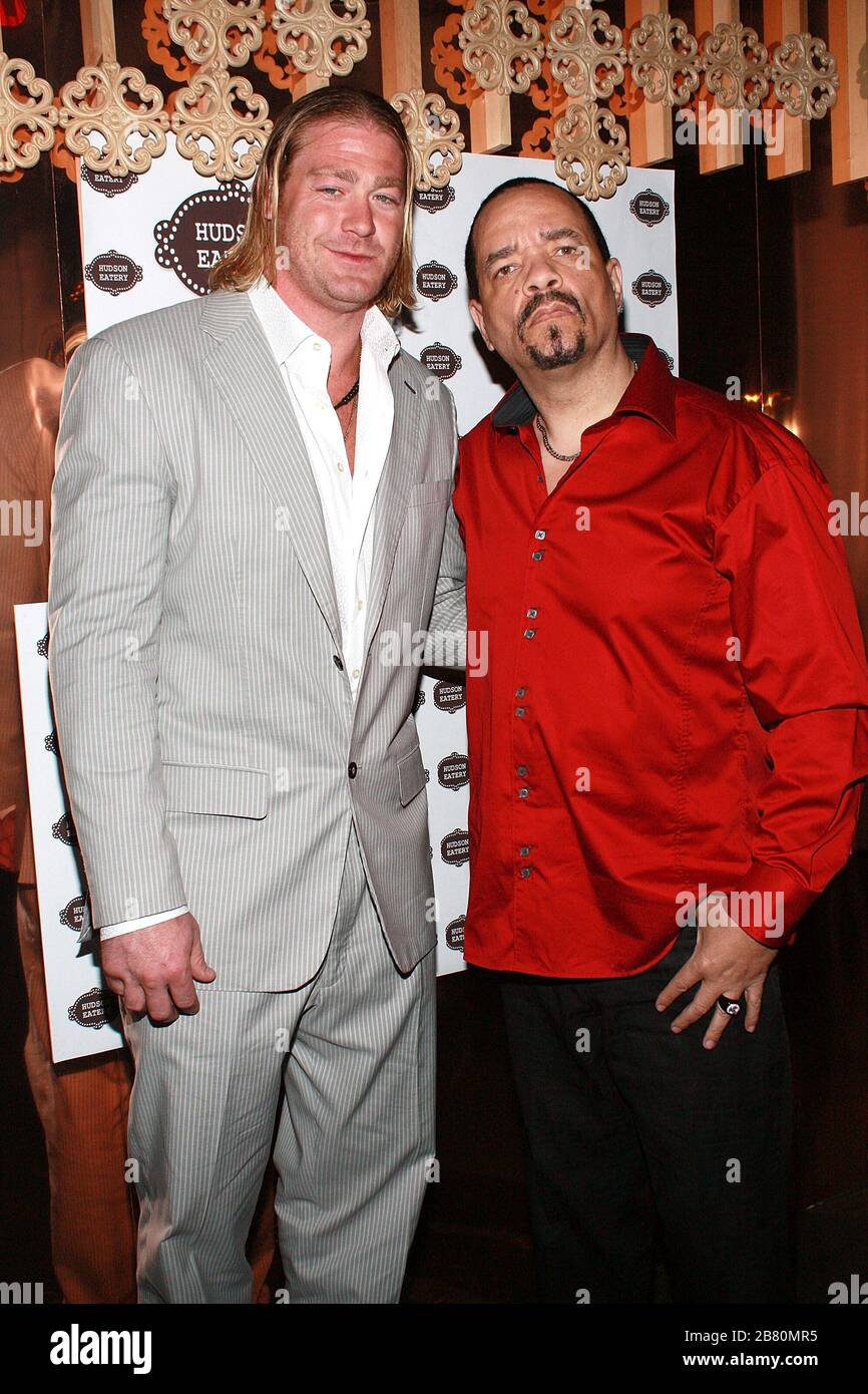 New York, NY, USA. 3 April, 2010. Jeremy Shockey, #88 of the New